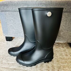 UGG Shelby Matte Black Rainboots Size 7